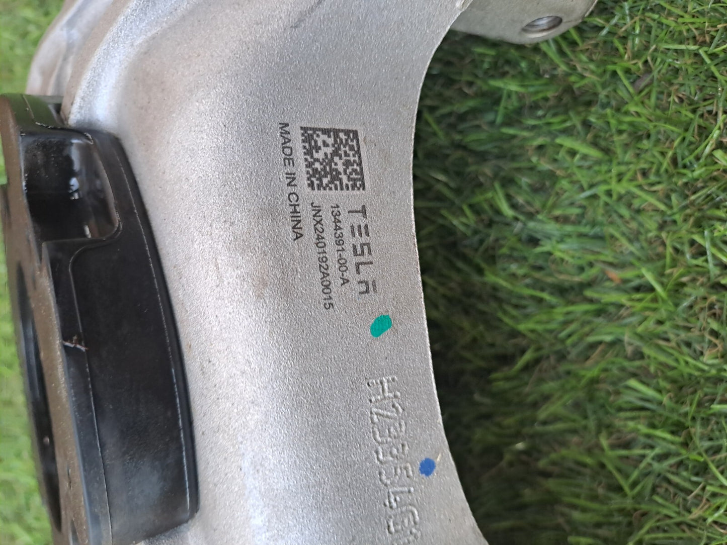 2024 TESLA MODEL 3 LONG FRONT LEFT STRUT UPPER HOLDER 1044032-00-C A207