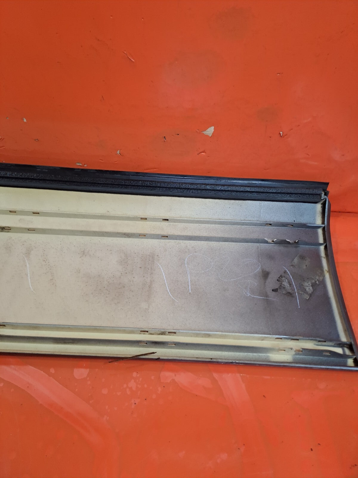 ✅2011 LAND ROVER RANGE ROVER L322 FRONT LEFT DOOR LOWER TRIM MOLDING GREY 907