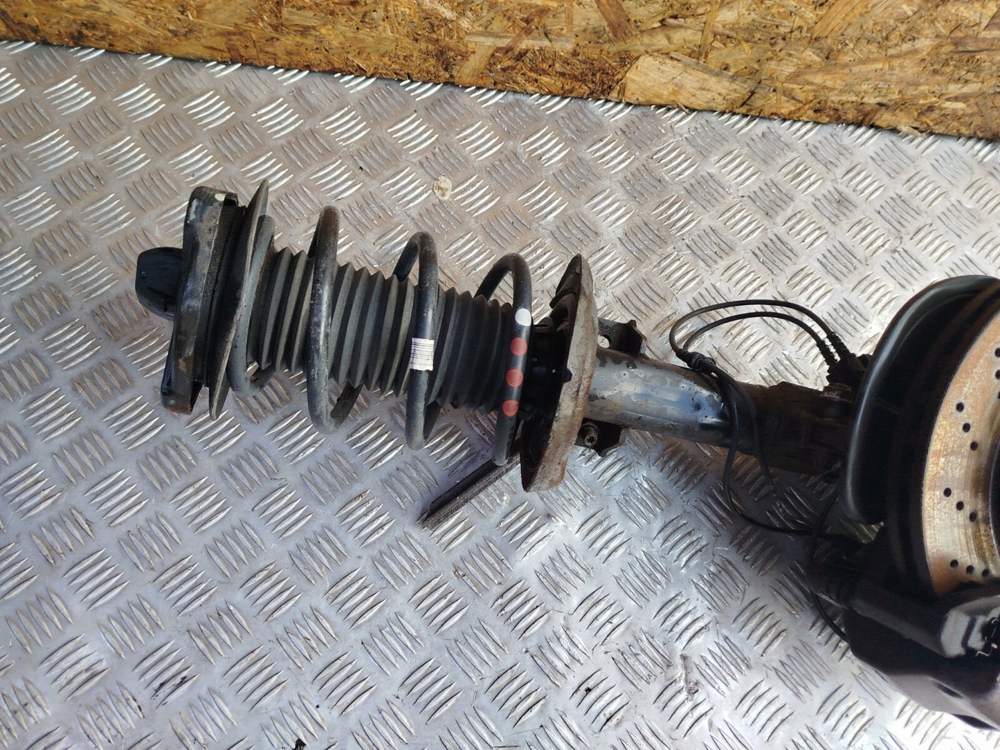✅MERCEDES C250 W204 2.1 DIESEL 2011 FRONT RIGHT SUSPENSION LEG HUB A2043202866