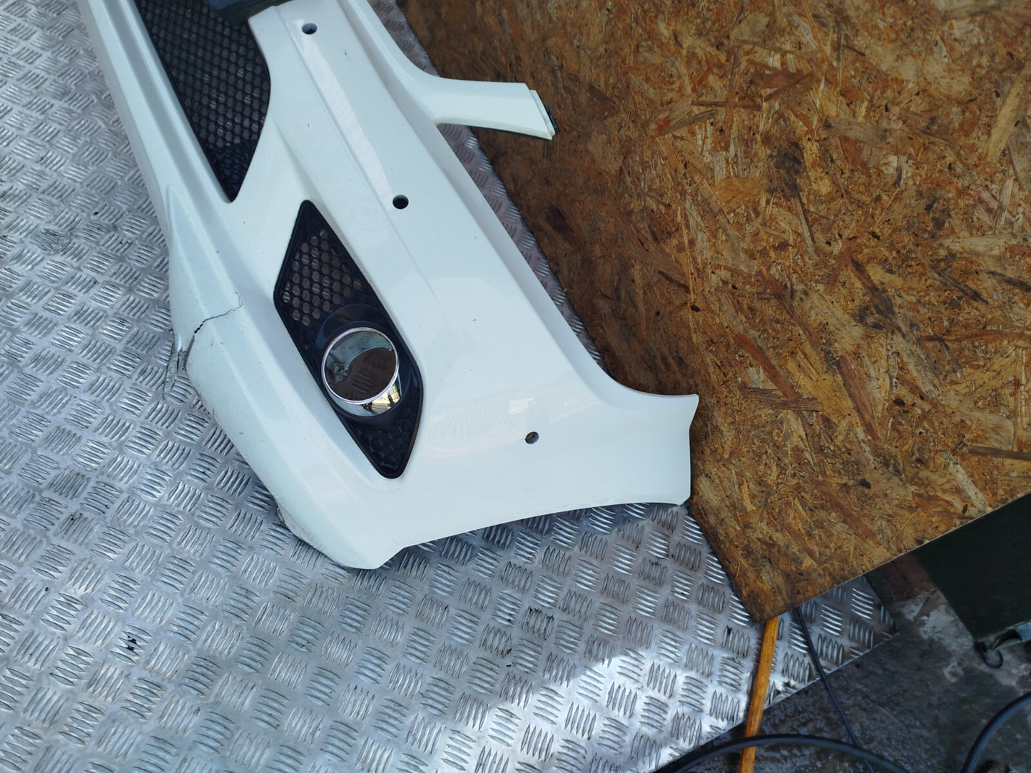 ✅2011 MERCEDES C CLASS W204 2.1 DIESEL FRONT BUMPER WHITE 650 + Crack A283