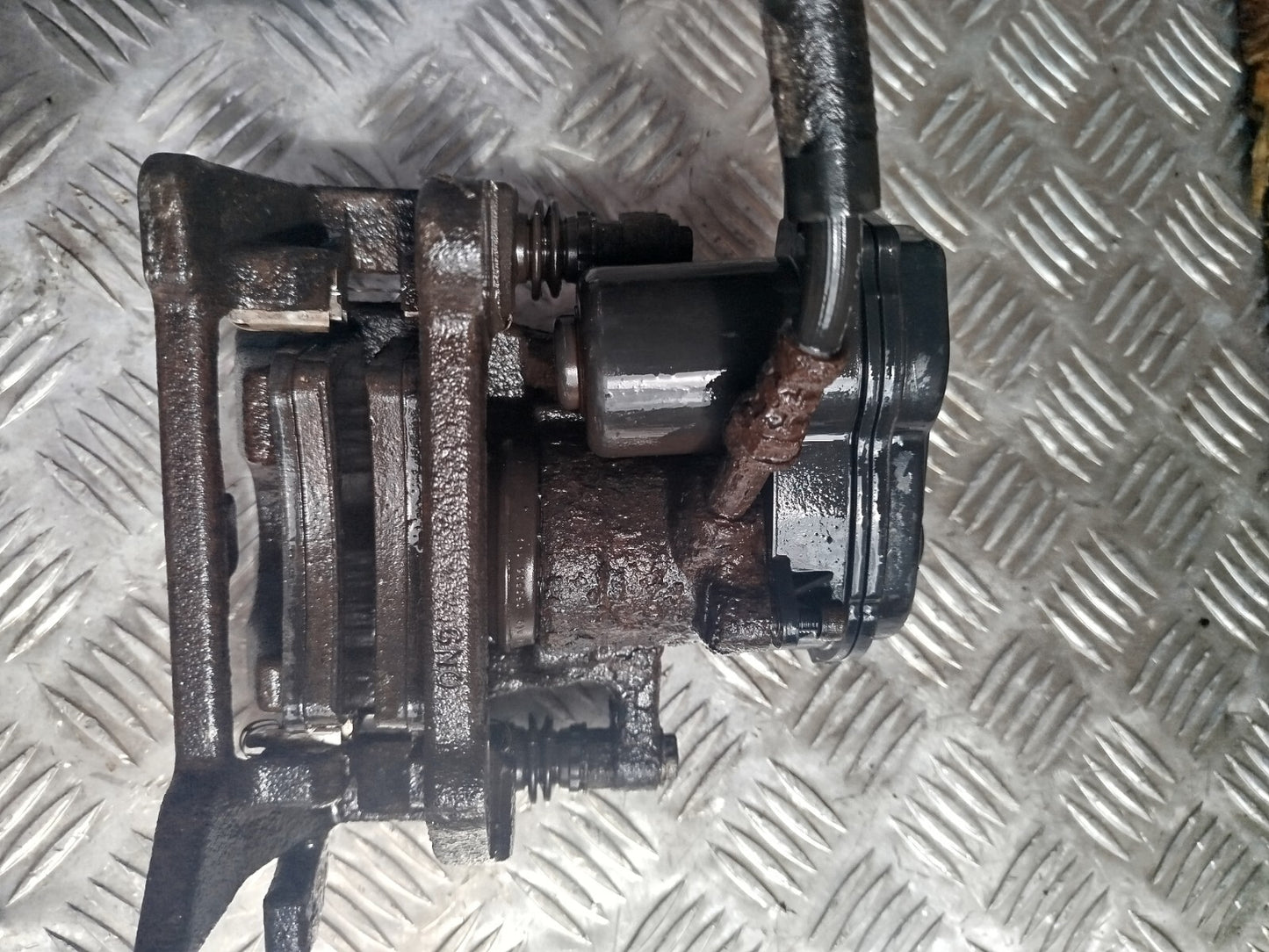 ✅AUDI A5 S LINE 2.0 PETROL 2010 REAR LEFT BRAKE CALIPER 32335478 Warranty A223