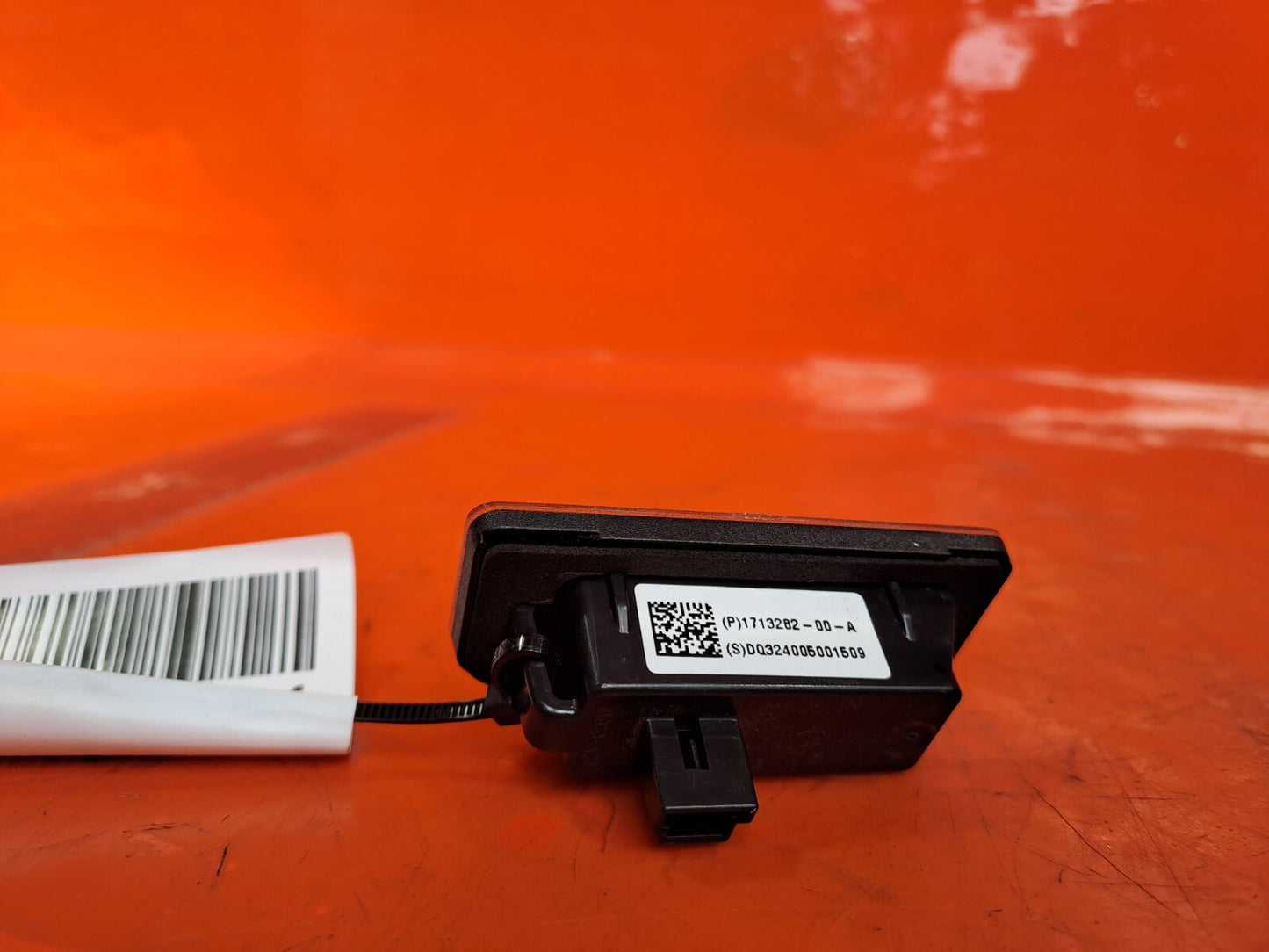 TESLA MODEL 3 LONG 2024 LICENCE PLATE LIGHT PAIR 1713282-00-A Warranty A207