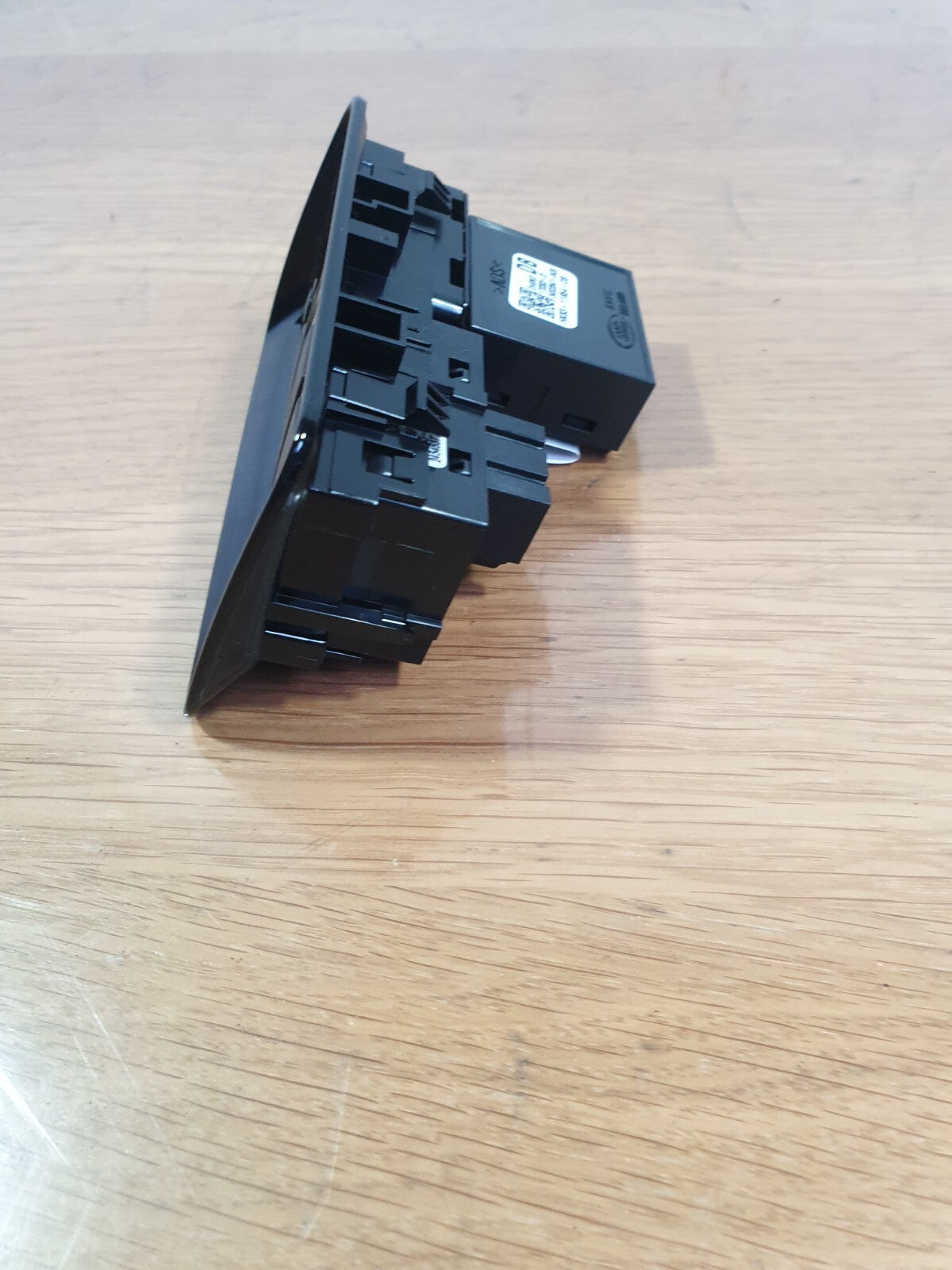 ✅JAGUAR F-PACE X761 2017 TAILGATE OPEN LANE ASSIST CONTROL SWITCH PANEL A196