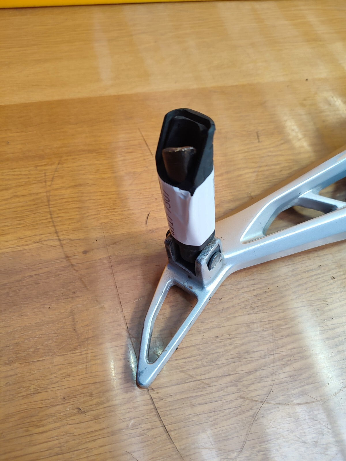 ✅HONDA GLR125 1W PETROL 2019 LEG REST WITH STAND Warranty A117