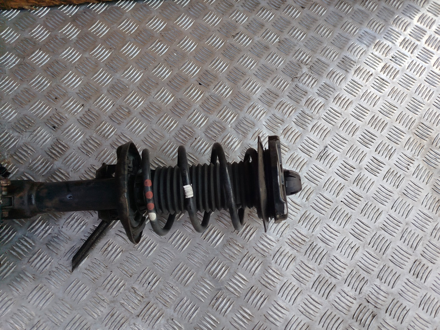 ✅MERCEDES C250 W204 2.1 DIESEL 2011 FRONT LEFT SUSPENSION LEG HUB A2043202866