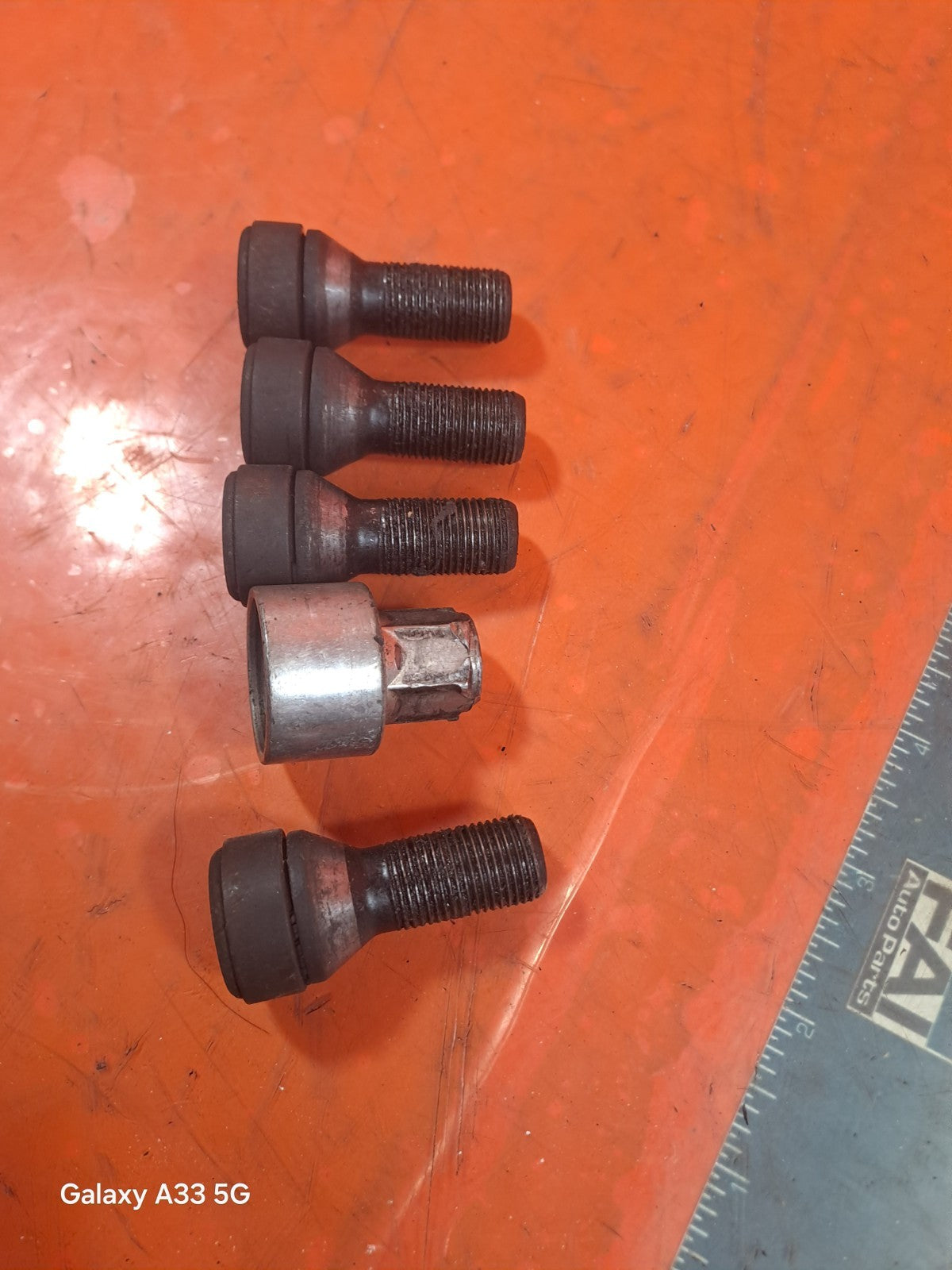✅SSANGYONG TIVOLI EX 1.6 DIESEL 2017 LOCKING WHEEL NUTS Warranty A230