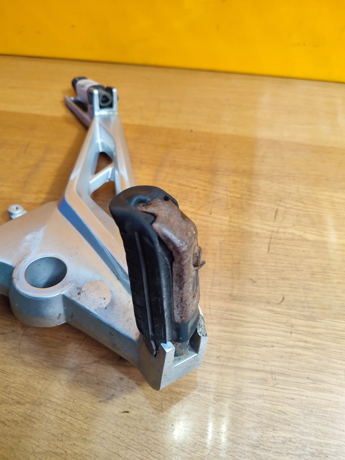 ✅HONDA GLR125 1W PETROL 2019 LEG REST WITH STAND Warranty A117
