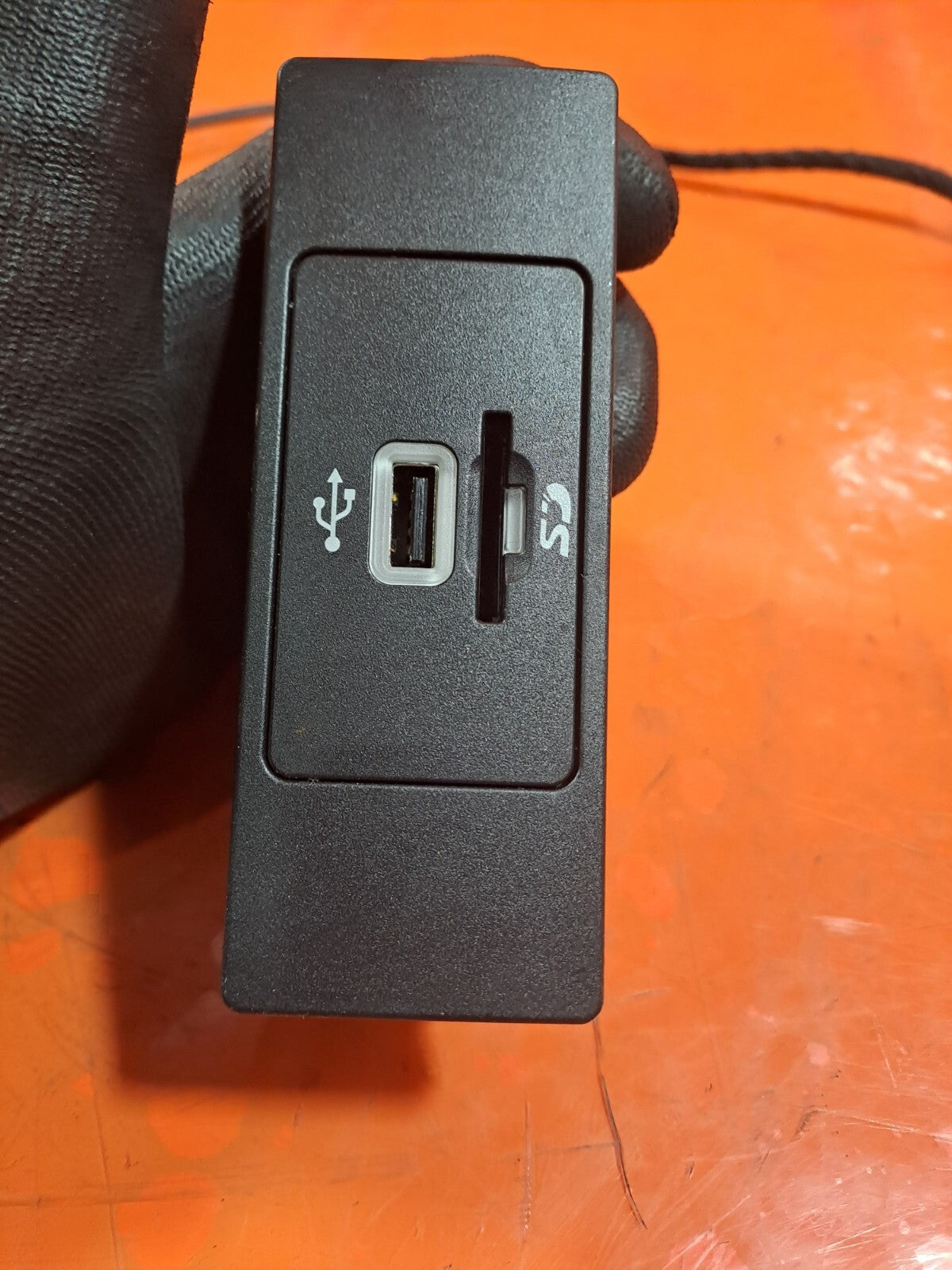 ✅2016 FORD MONDEO MK5 2.0D USB HUB WITH SD CARD GC3T-14F014-AA + WARRANTY A273