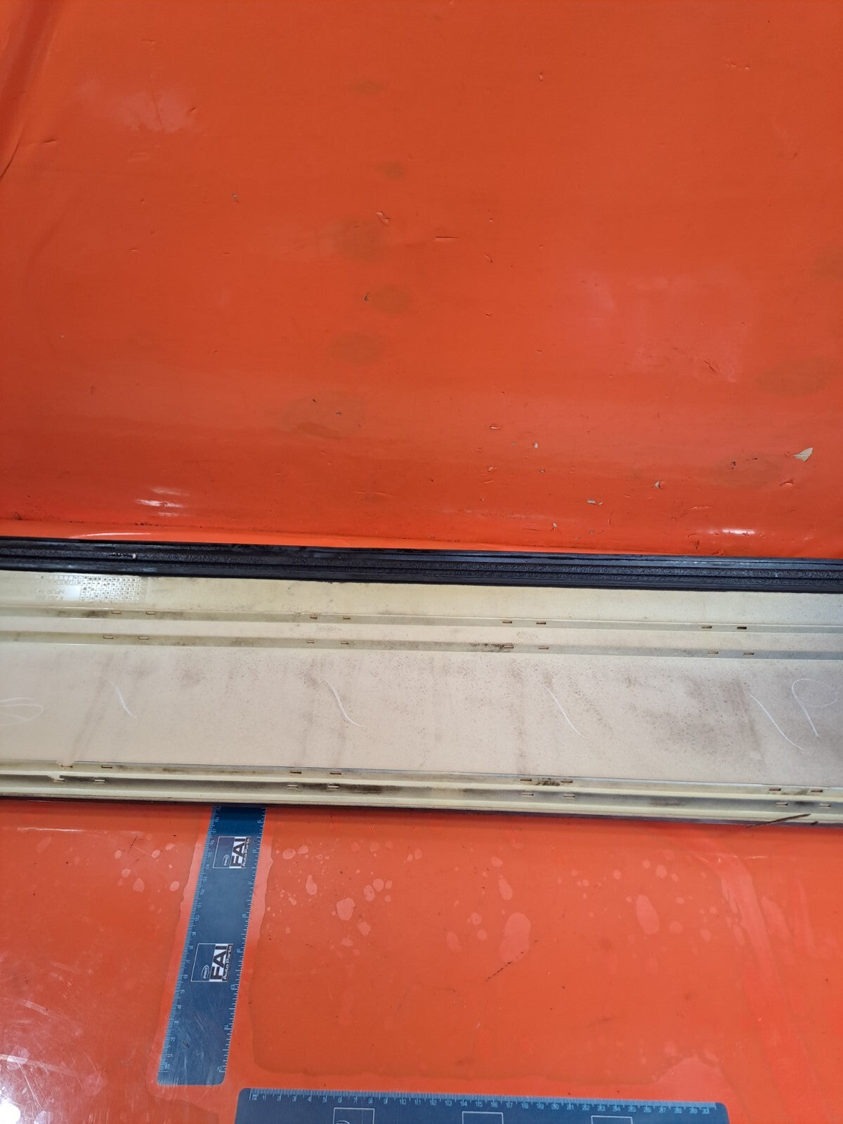 ✅2011 LAND ROVER RANGE ROVER L322 FRONT LEFT DOOR LOWER TRIM MOLDING GREY 907
