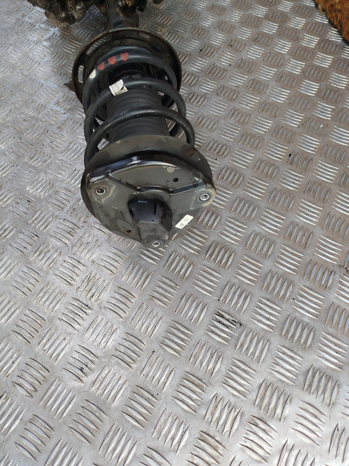 ✅MERCEDES C250 W204 2.1 DIESEL 2011 FRONT LEFT SUSPENSION LEG HUB A2043202866