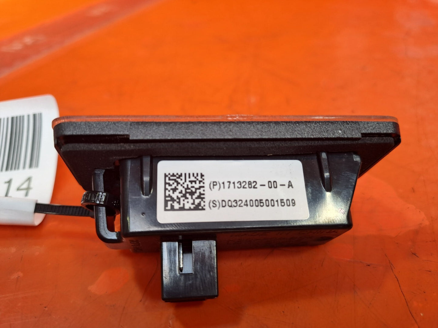 TESLA MODEL 3 LONG 2024 LICENCE PLATE LIGHT PAIR 1713282-00-A Warranty A207