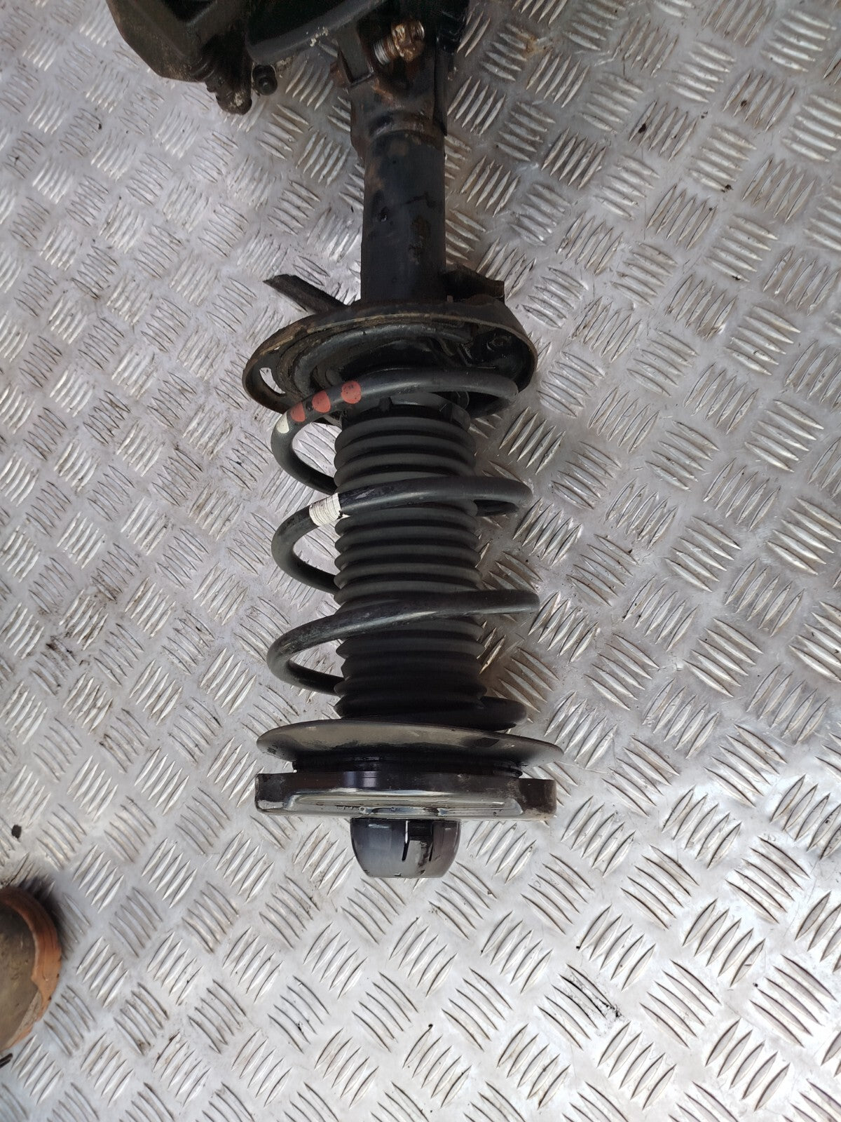 ✅MERCEDES C250 W204 2.1 DIESEL 2011 FRONT LEFT SUSPENSION LEG HUB A2043202866