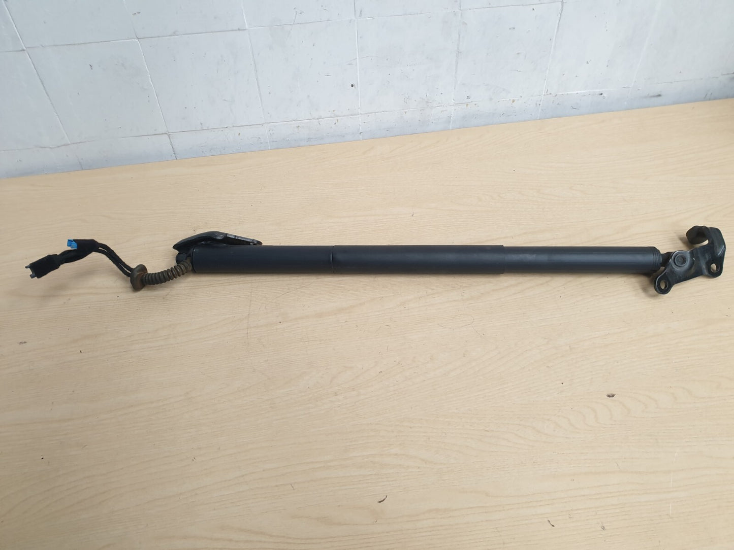 2018 BMW F46 216D 1.5 DIESEL TAILGATE STRUT SHOCK LEFT NEARSIDE 7432771 A036