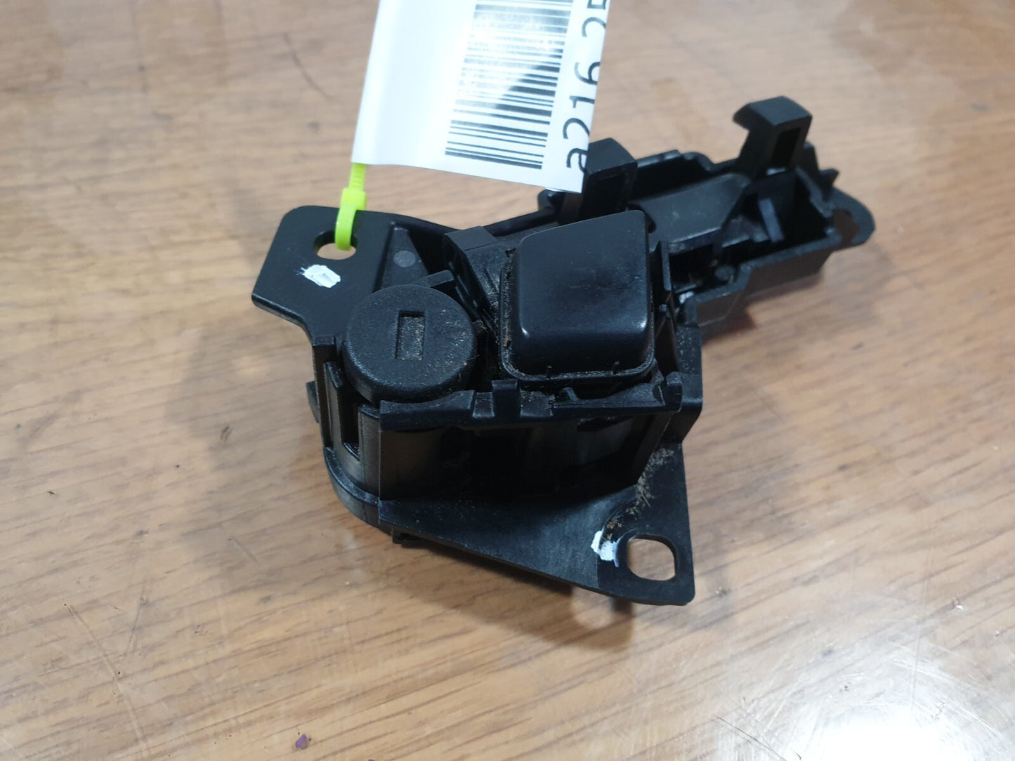 2010 BMW 5 SERIES F11 2.0D CENTRE CONSOLE ARMREST LOCK MECHANISM 03F1010023 A216