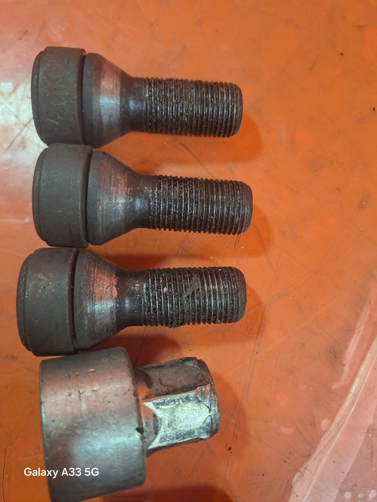✅SSANGYONG TIVOLI EX 1.6 DIESEL 2017 LOCKING WHEEL NUTS Warranty A230