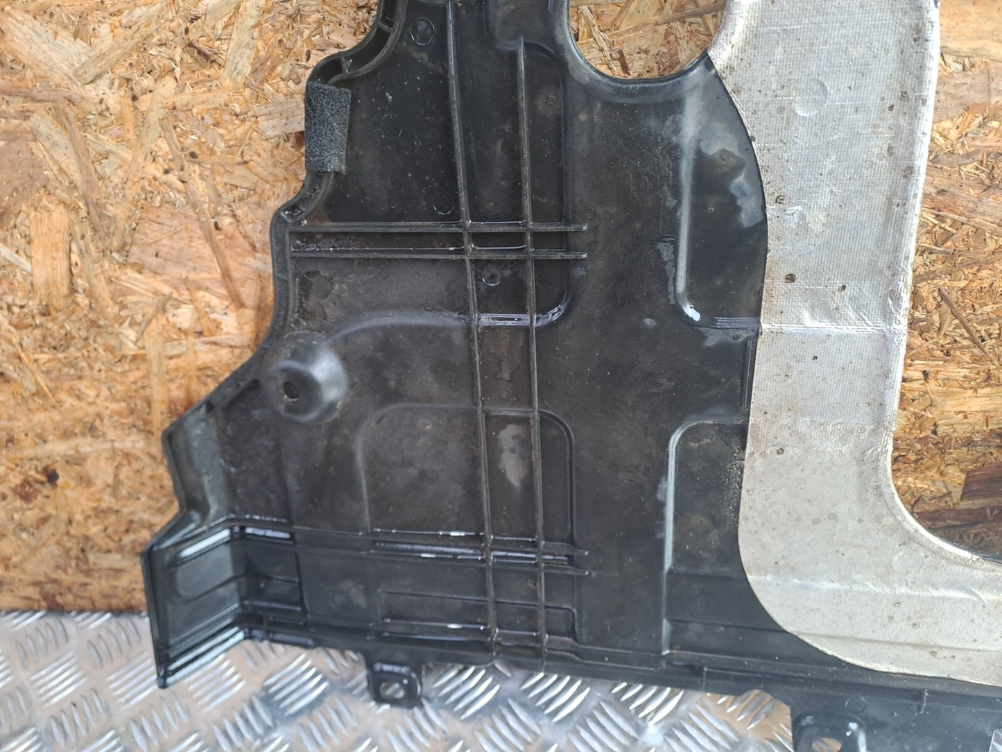 ✅Ssangyong Tivoli Ex 2016 1.6 Diesel Engine Under Tray 24380-35150 Damaged A279