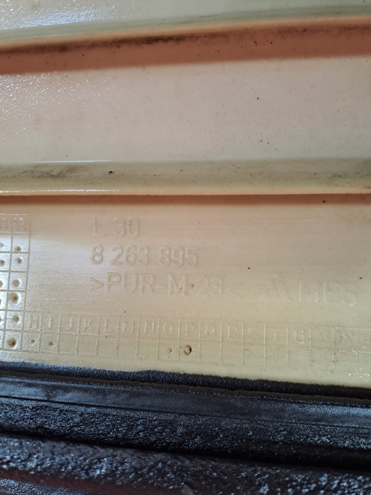 ✅2011 LAND ROVER RANGE ROVER L322 FRONT LEFT DOOR LOWER TRIM MOLDING GREY 907