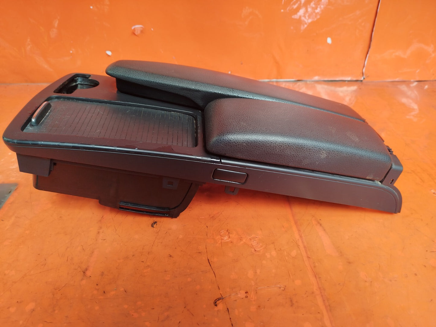 ✅MERCEDES C250 W204 2.1 DIESEL 2011 CENTRE CONSOLE LEATHER ARMREST A2046801339