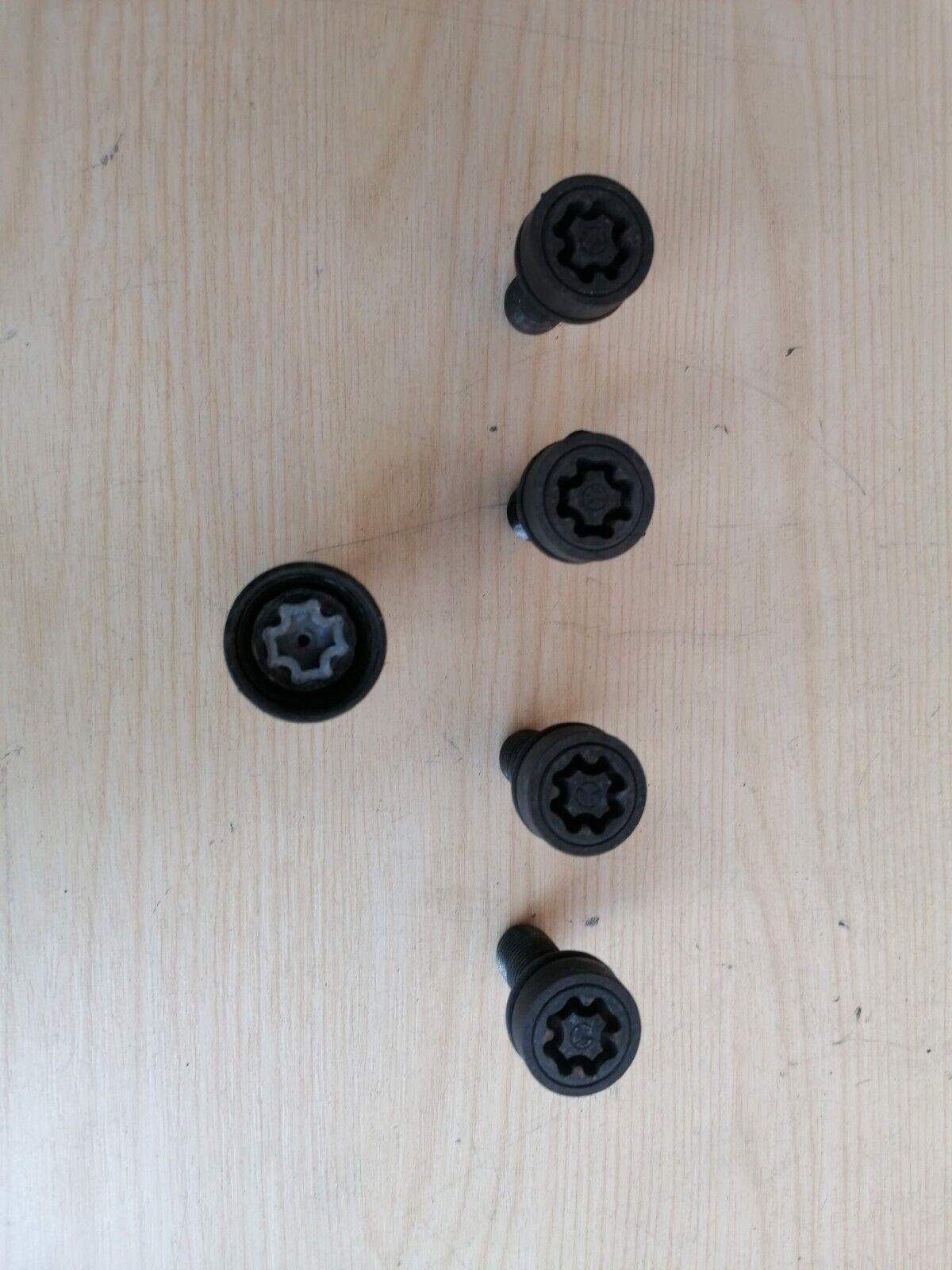 2017 MERCEDES AMG A200D W176 2.1 DIESEL LOCKING WHEEL NUTS WITH KEY A049