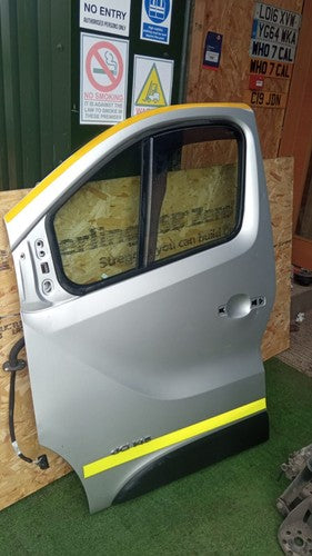 ✅2016 RENAULT TRAFIC MK3 F82 1.6D FRONT LEFT PASSENGER DOOR SILVER WARRANTY A158 - Image 1