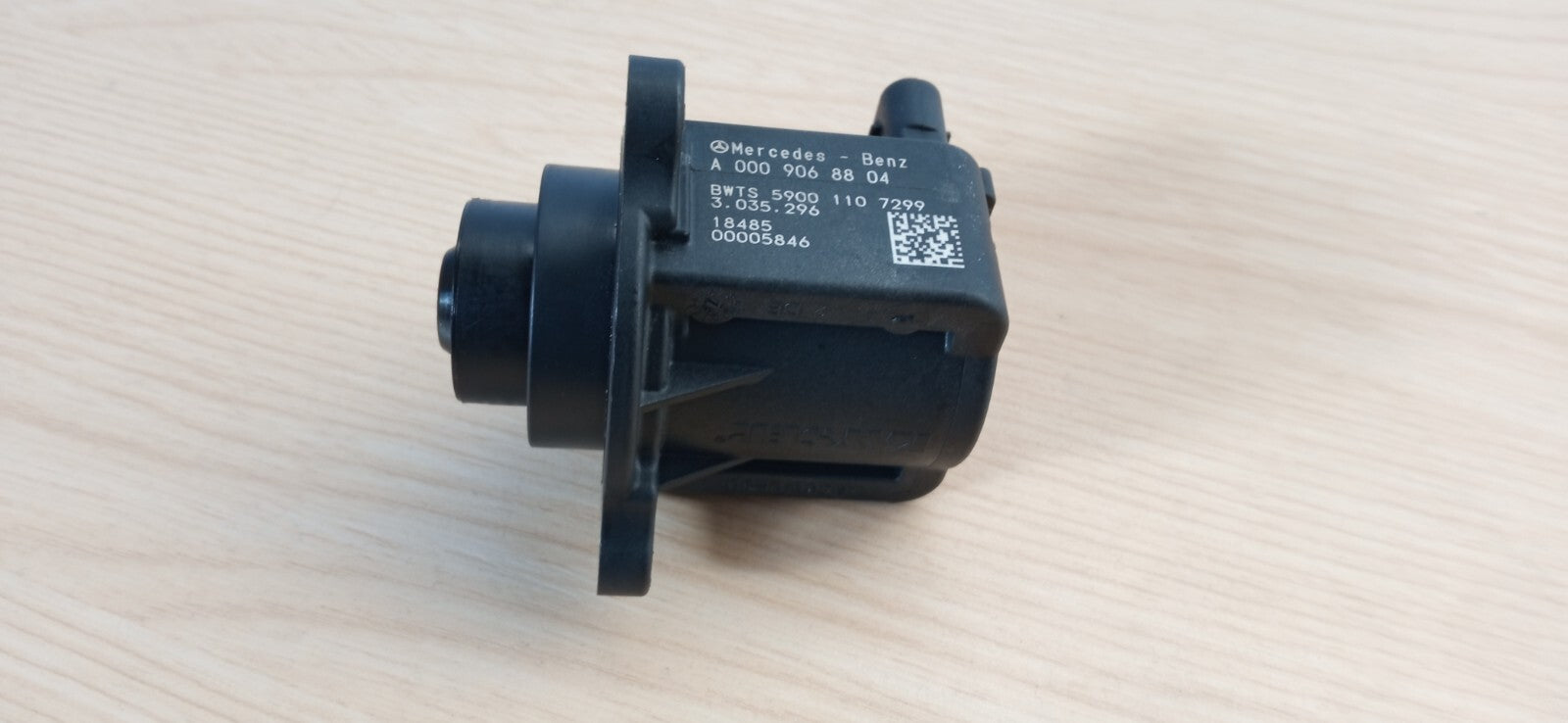 MERCEDES CLS 2019 VALVE HEATER CONTROL VALVE TURBOCHARGER A0009068804 A006 - Image 2