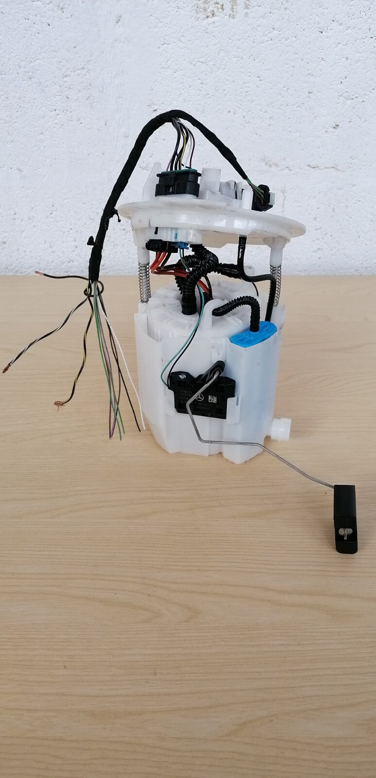 MERCEDES CLS W257 3.0 PETROL HYBRID 2019 FUEL PUMP A2054702702 A2059052910 A006 - Image 2