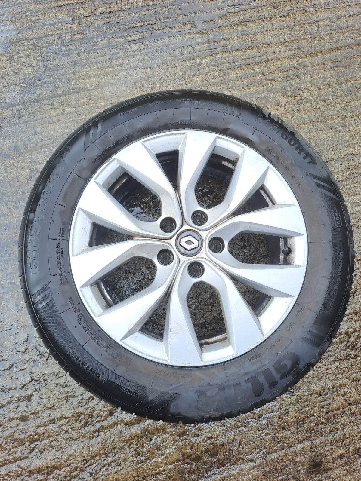 ✅2021 Renault Captur MK2 Iconic Alloy Wheel with Tyre 215/60 R17 403001698R A385 - Image 1