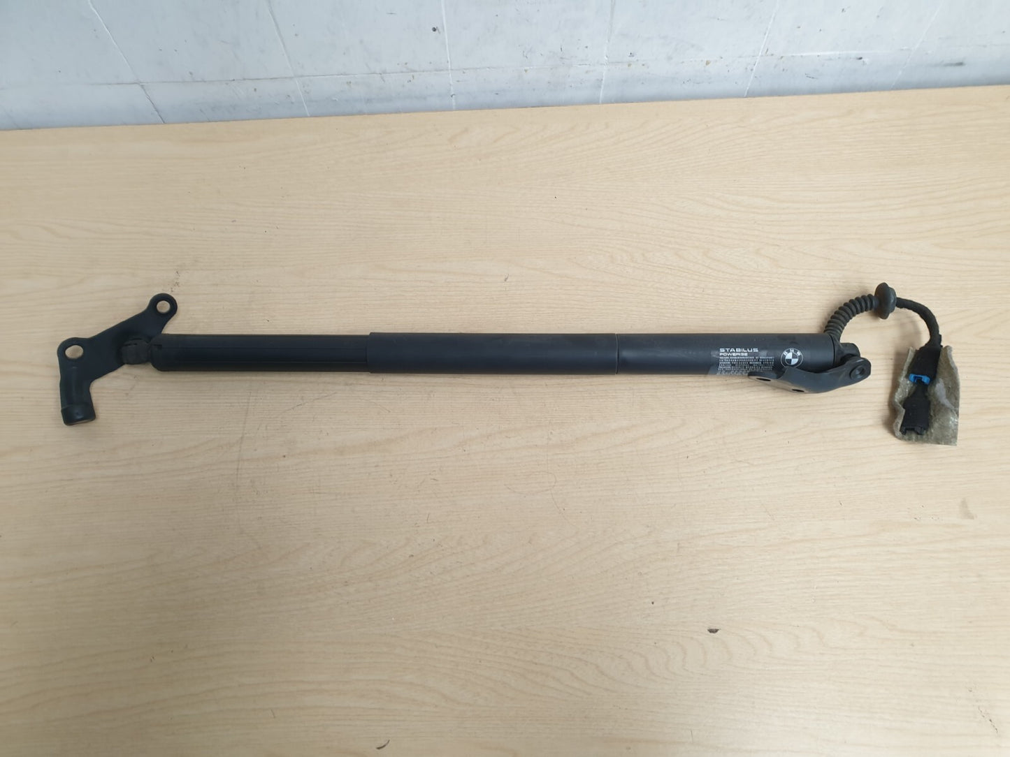 2018 BMW F46 216D 1.5 DIESEL TAILGATE STRUT SHOCK RIGHT NEARSIDE 7432771 A036 - Image 1