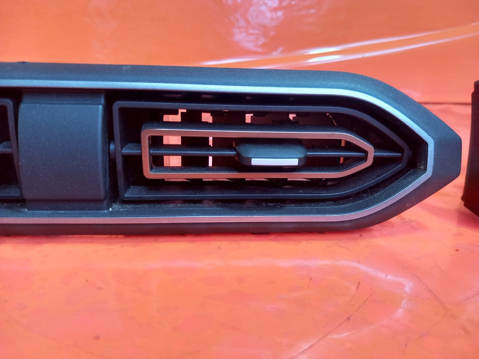 2024 Dacia Jogger Front Left and Middle Air Vents 687606191R Warranty A391 - Image 5