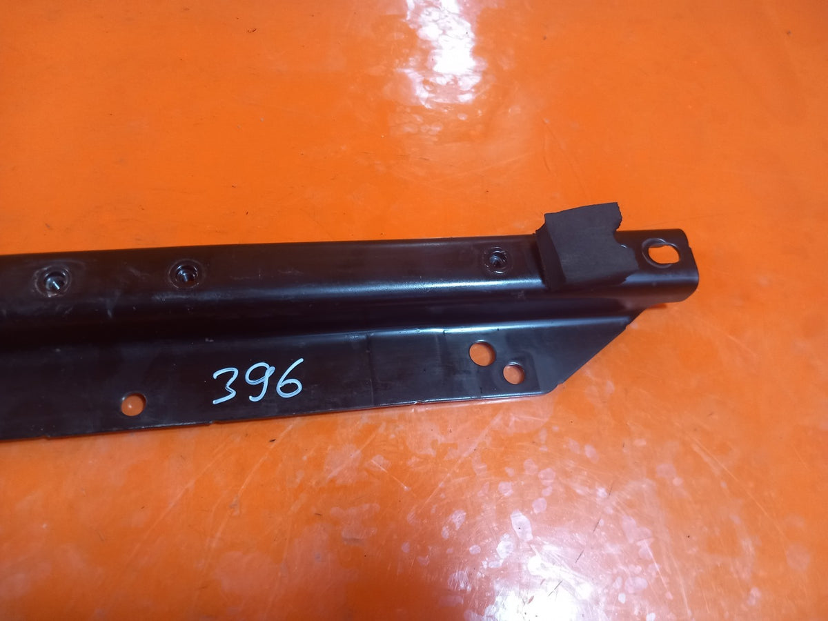Land Rover Defender L663 3.0 Diesel 2025 Engine Bay Brace Support Beam A396 - Image 5