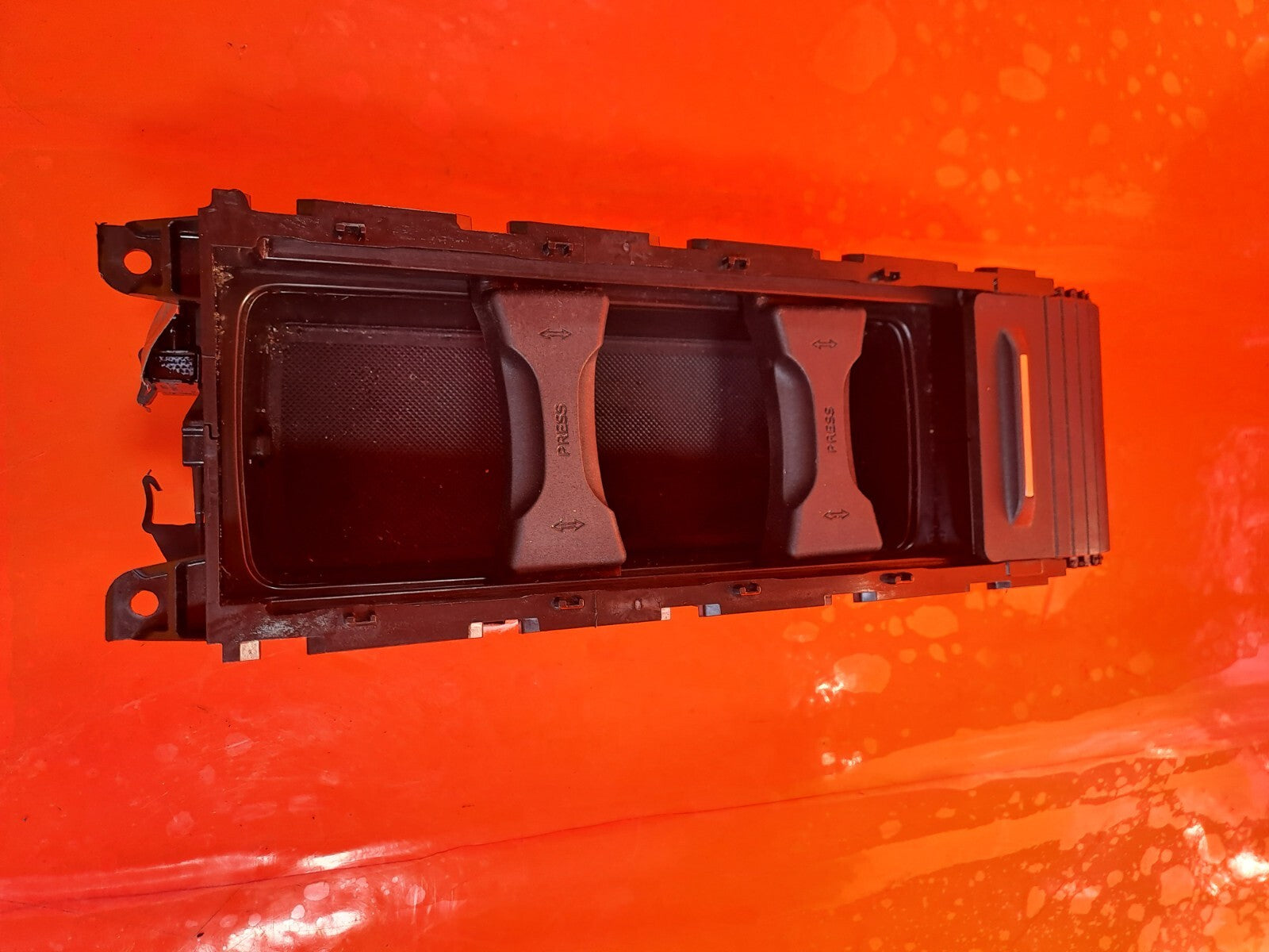 ✅FORD FOCUS ST-LINE 1.0 PETROL 2024 CENTRE CONSOLE STORAGE COMPARTMENT A267 - Image 4