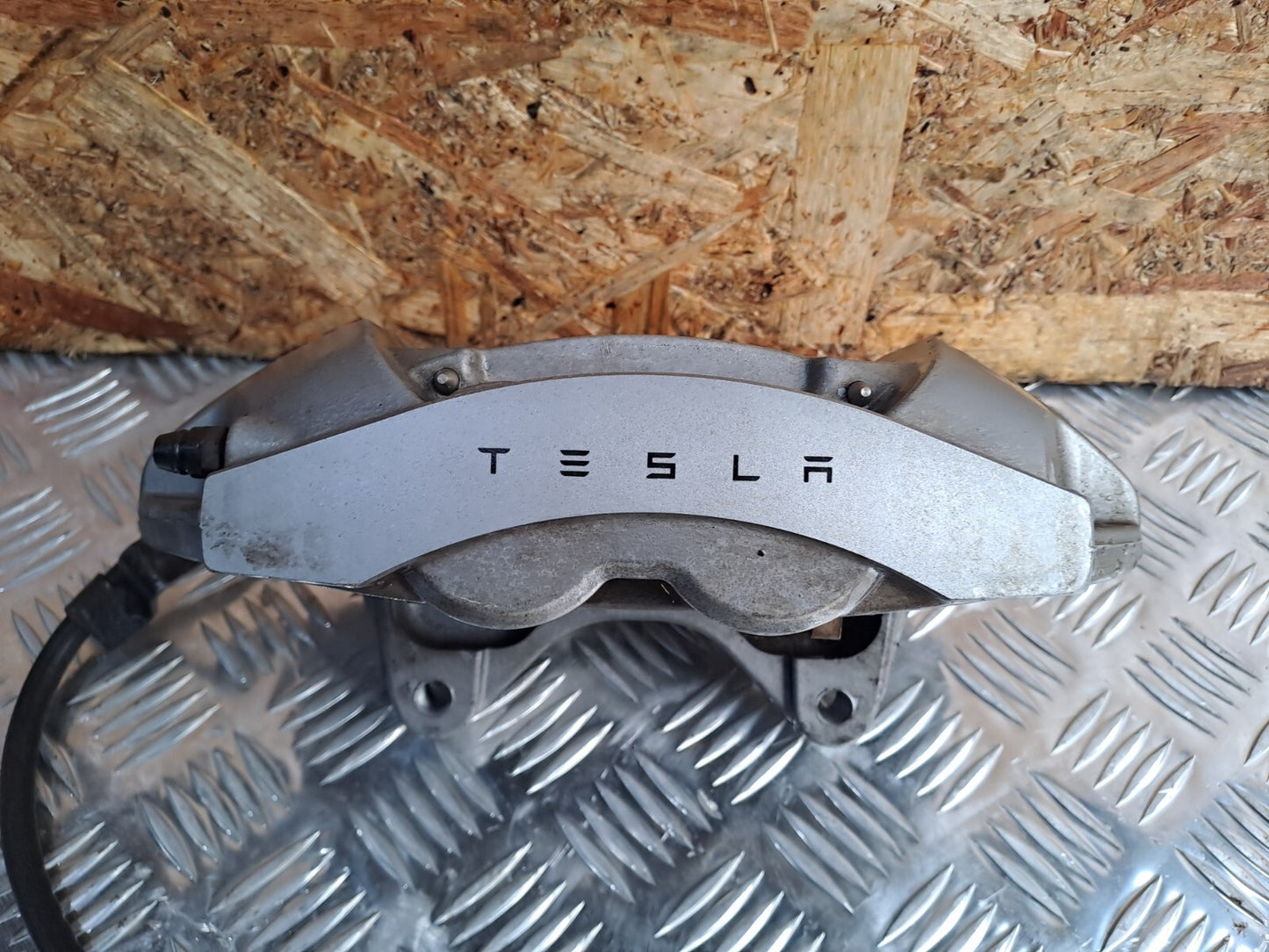 ✅2020 TESLA MODEL 3 FRONT LEFT BRAKE CALIPER 1044621-00-E + WARRANTY A266 - Image 1