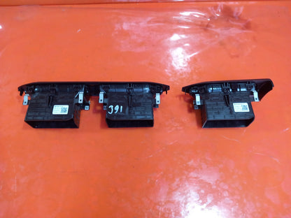 2024 Dacia Jogger Front Left and Middle Air Vents 687606191R Warranty A391 - Image 7