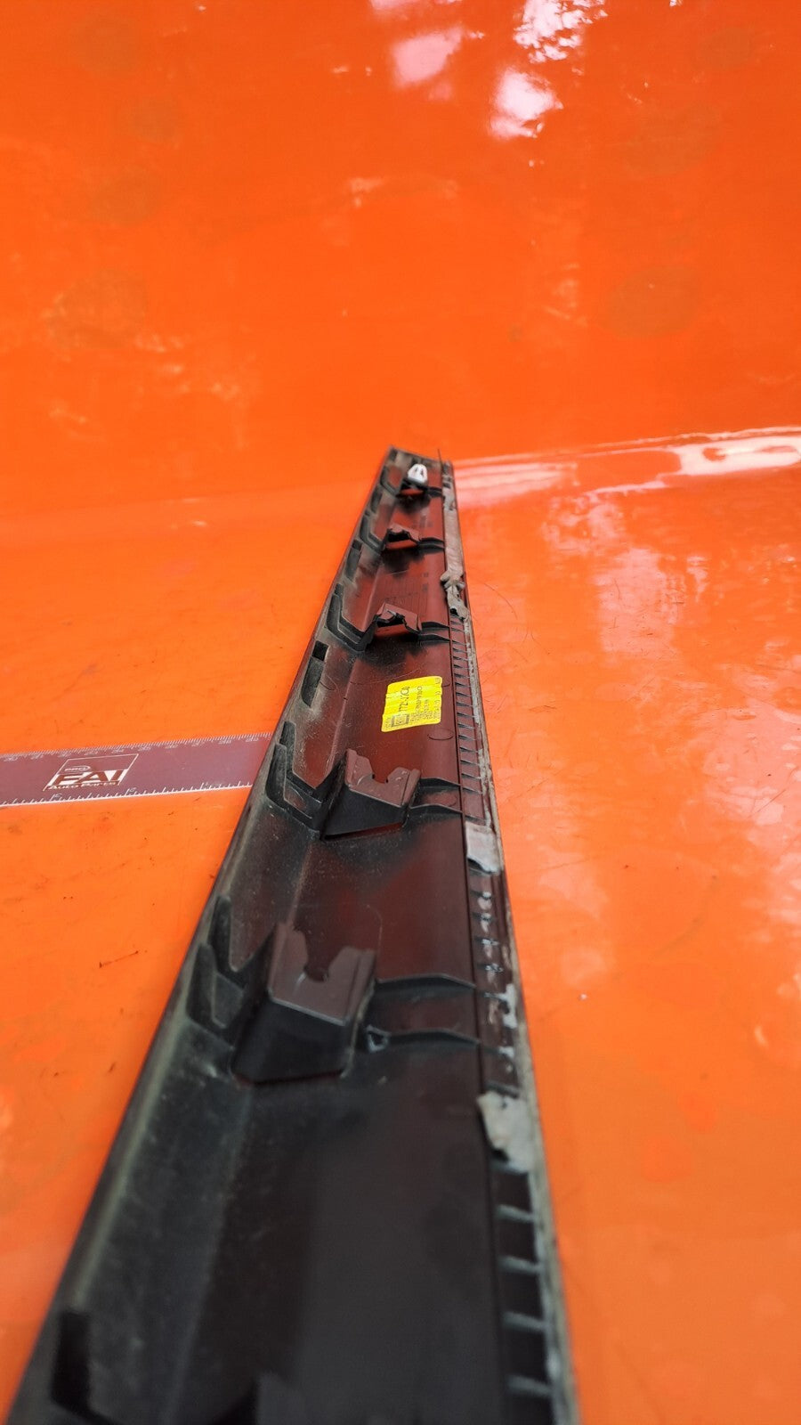 2021 KIA XCEED 4 LSG 1.5P FRONT DOOR RIGHT SIDE LOWER TRIM MOULDING PANEL A228 - Image 4