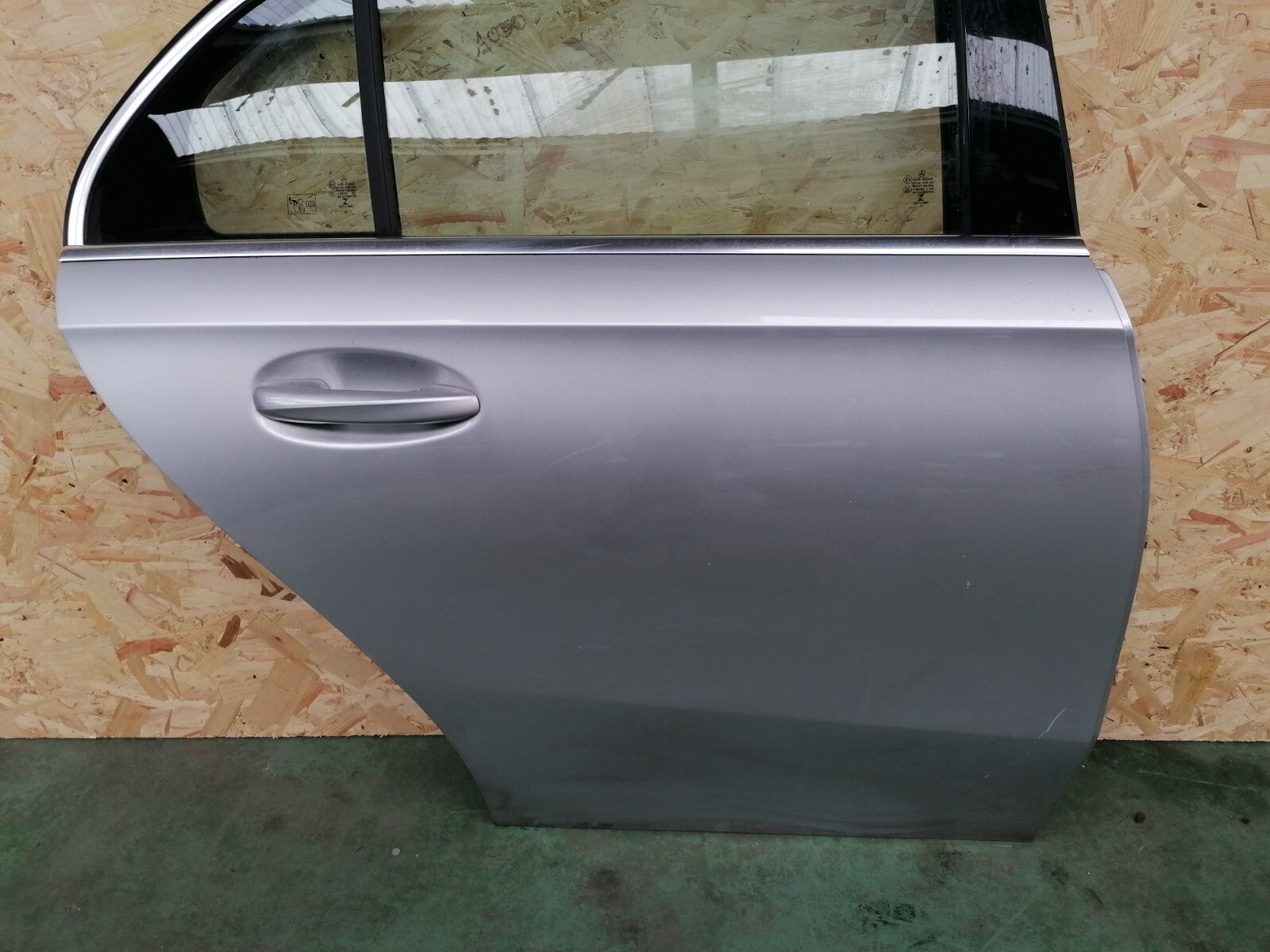 ✅2020 MERCEDES A CLASS W177 1.3P REAR RIGHT DRIVER SIDE DOOR SILVER 775 A050 - Image 2