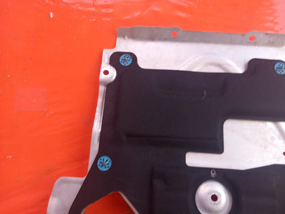 Land Rover Defender L663 3.0 Diesel 2025 Engine Undertray L8B25F002AD Warranty - Image 11