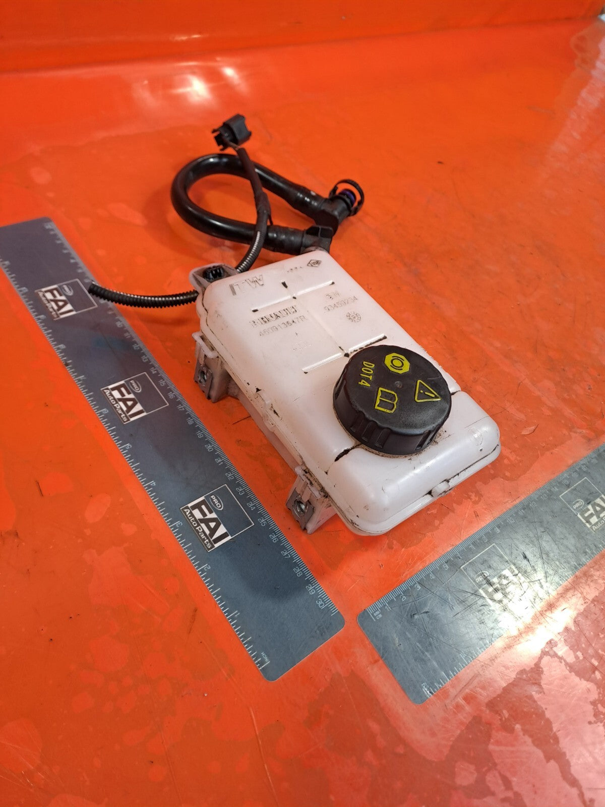 ✅Renault Trafic III Sl27 2016 1.6 Diesel BRAKE FLUID RESERVOIR 460913647R A256 - Image 4