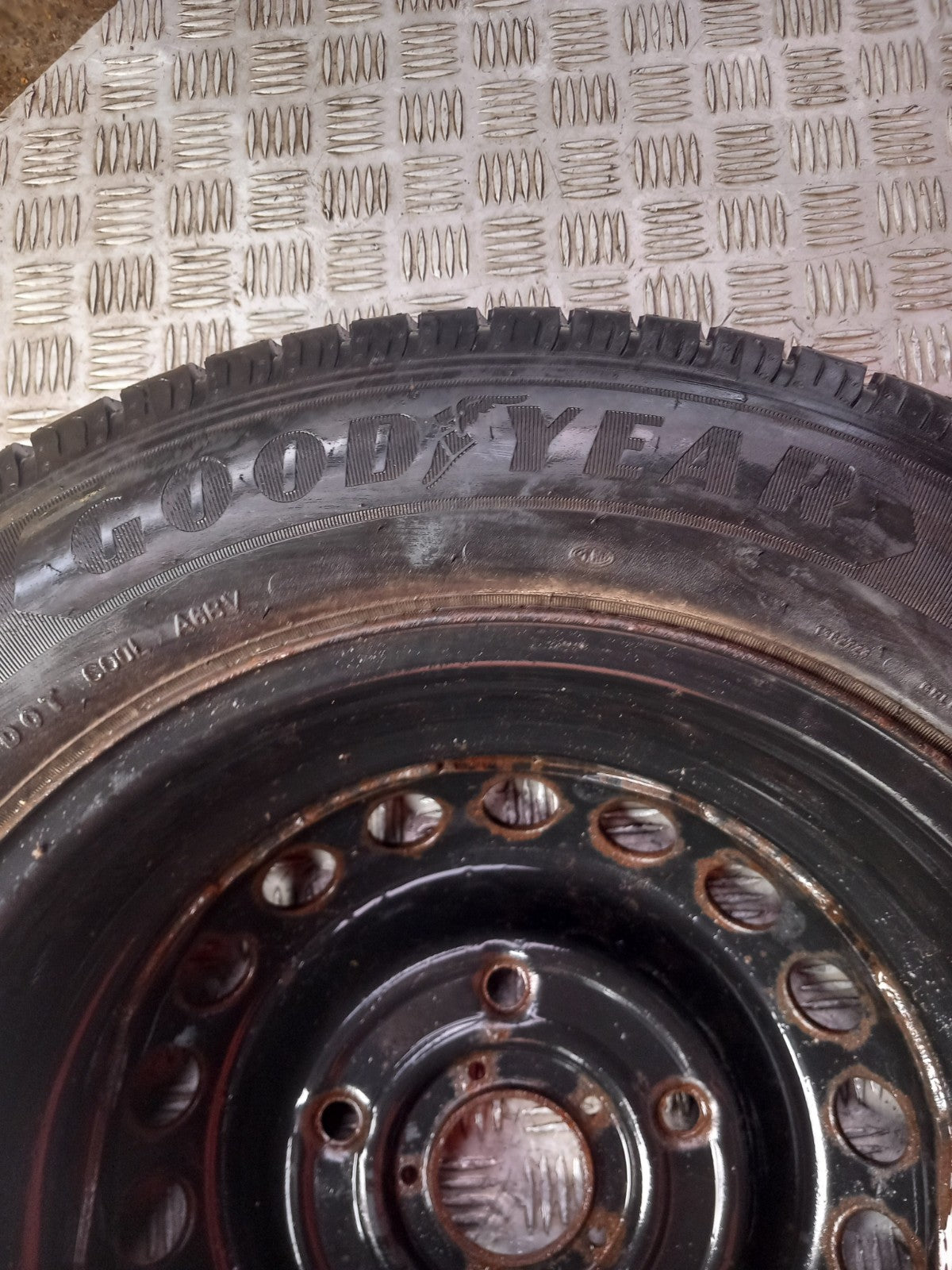 Goodyear Efficient Grip Alloy Wheel With Tyre 215/65 R16C 9,06 mm Warranty xAA - Image 3