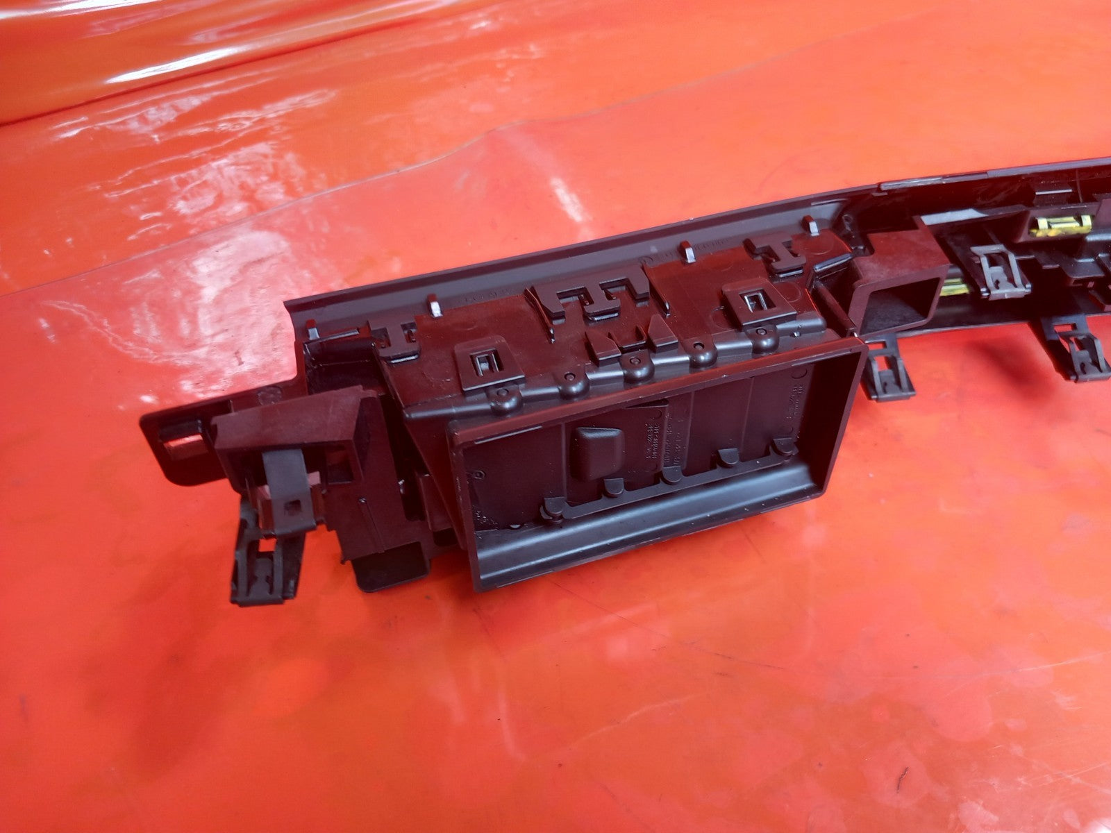 Renault Captur 1.6 Petrol 2023 Front Center Dashboard Air Vent 687618406R A392 - Image 7