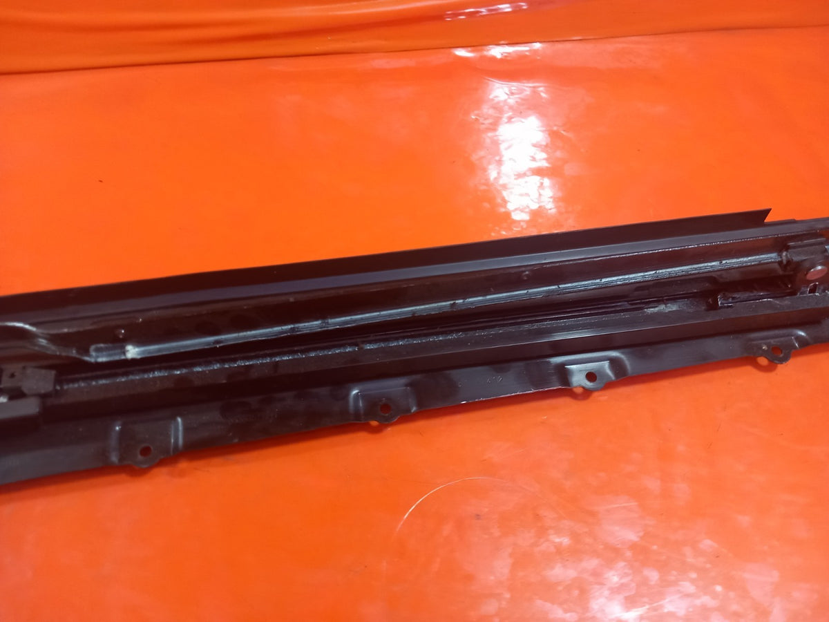 Land Rover Defender L663 3.0 Diesel 2025 Panoramic Roof Rail Left 883835711 A396 - Image 11