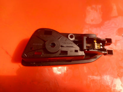 Renault Captur 1.6 Petrol 2023 Front Right Interior Door Handle 826721378R A392 - Image 8