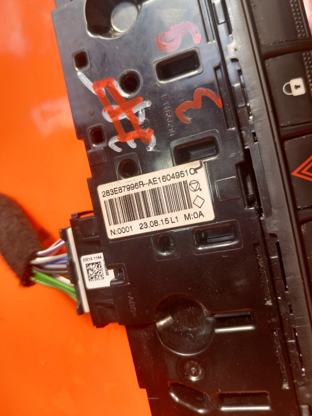 Renault Captur 1.6 Petrol 2023 Hazard Light Switch 283E87996R Warranty A392 - Image 4