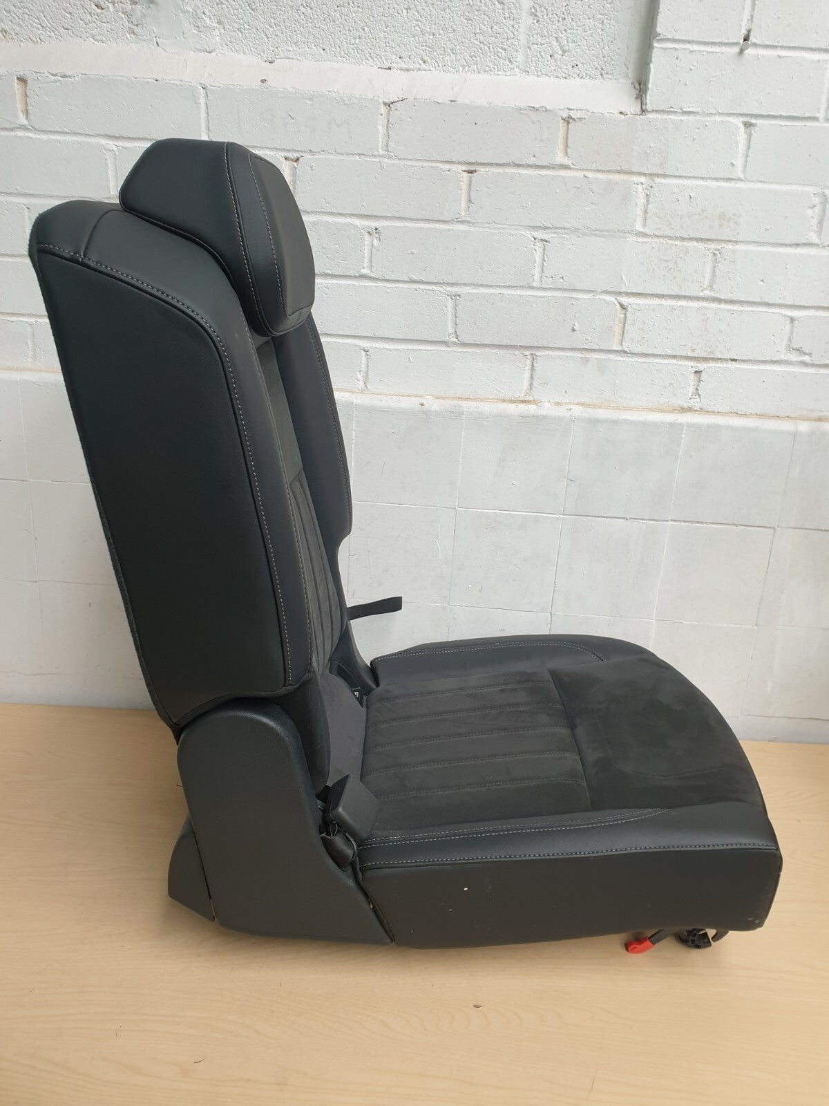 SKODA KAROQ 2020 REAR LEFT SEAT PASSENGER SIDE HALF LEATHER BLACK - Image 3
