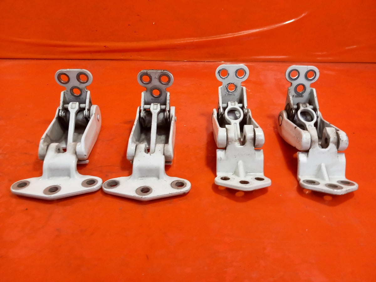 2023 Maxus Deliver 9 Rear Door Hinge Set Warranty A425 - Image 5