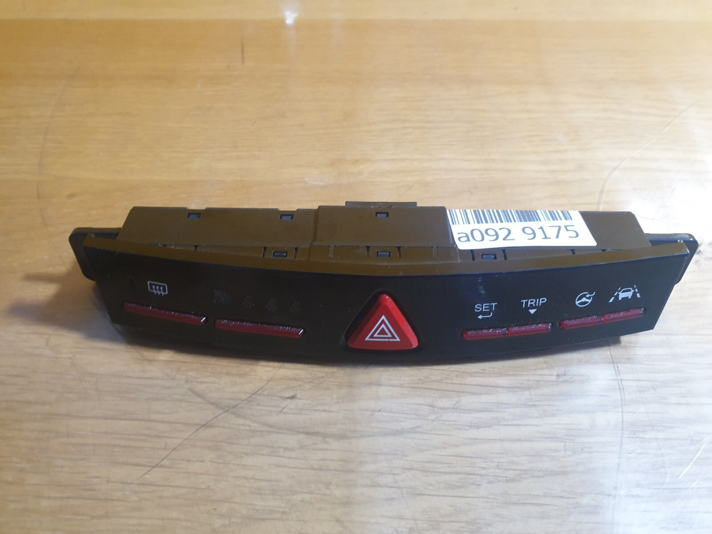 ✅2018 SSANGYONG TIVOLI 1.6D LANE ASSIST HAZARD SWITCH PANEL 85201-35040 A092 - Image 1