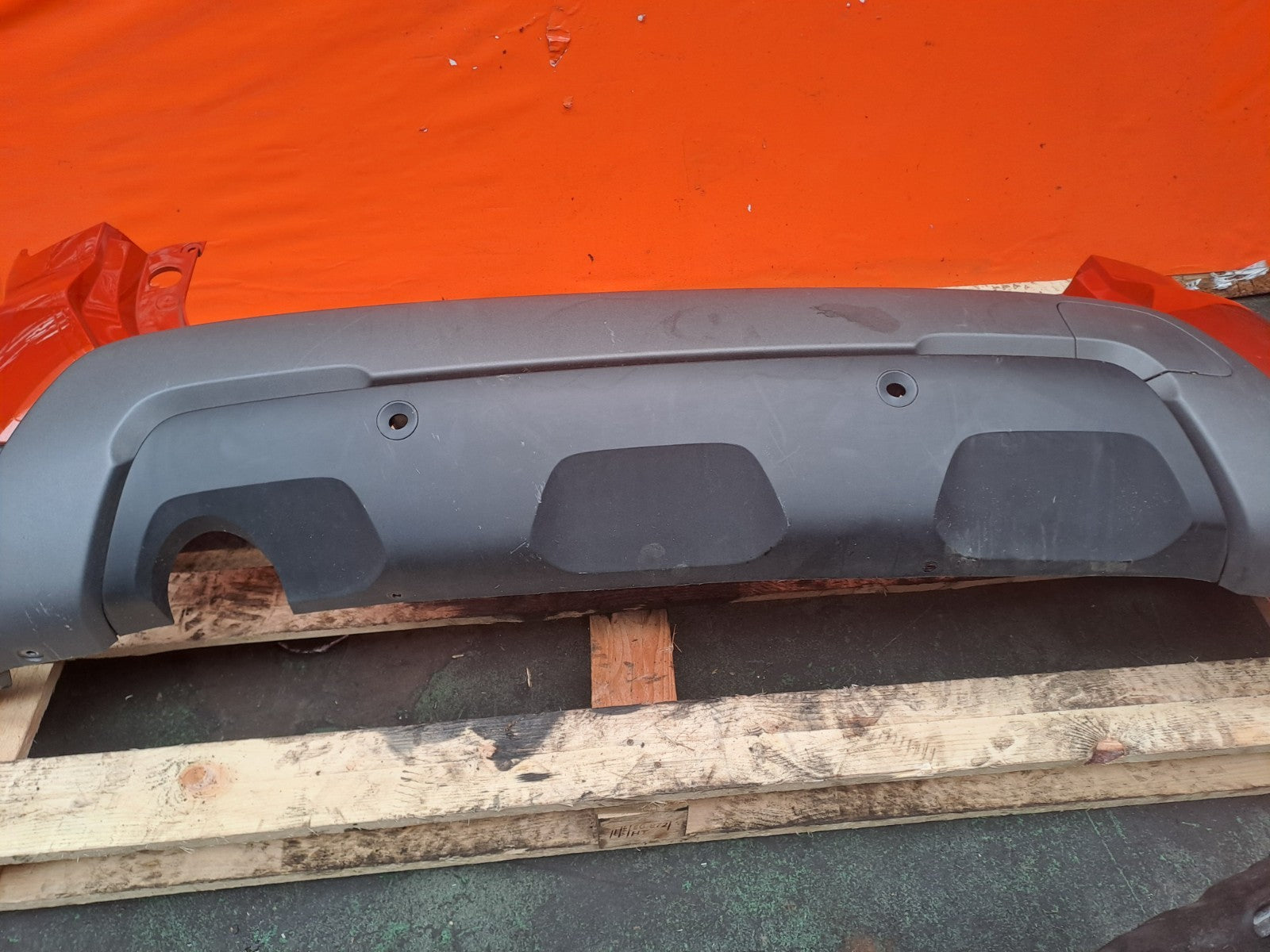 ✅2024 Dacia Duster Journey Rear Bumper Orange + Warranty A364 - Image 11