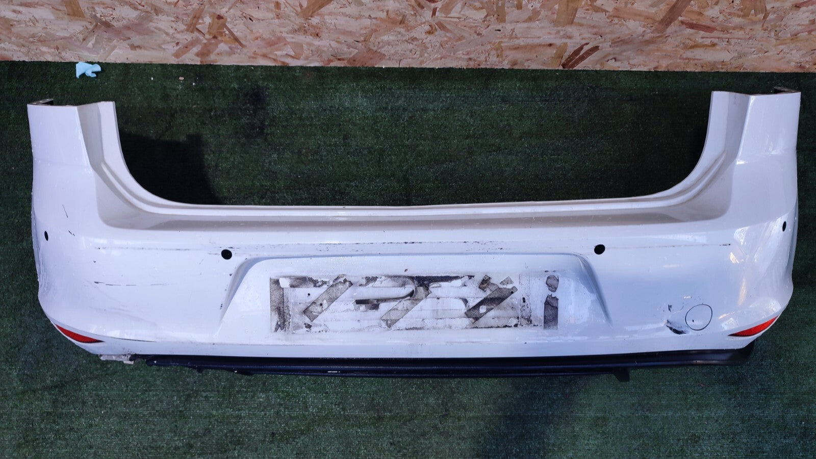 ✅VW GOLF MK7 1.4 PETROL 2015 REAR BUMPER WHITE scratches A113 - Image 2