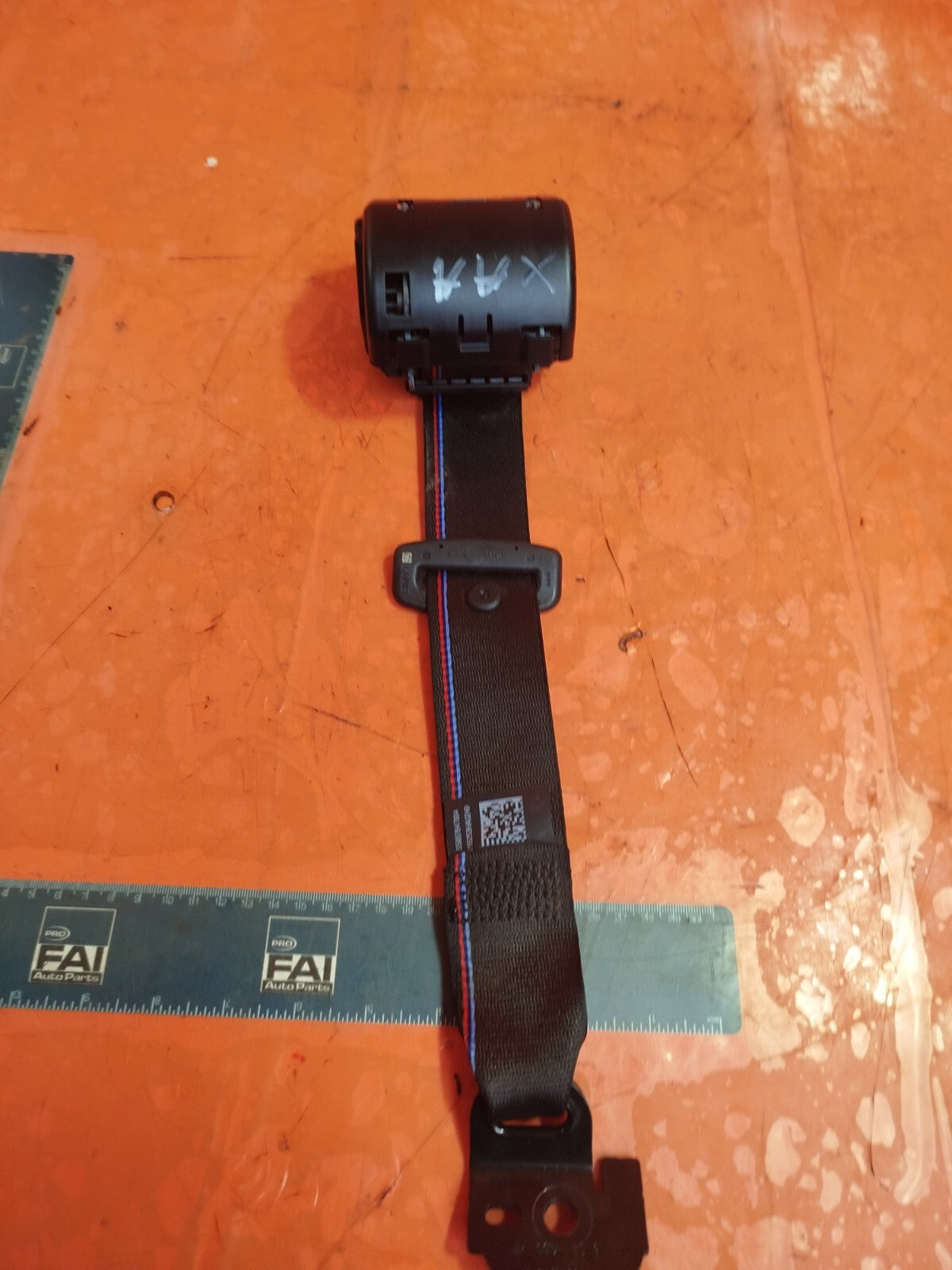 ✅BMW 1 SERIES REAR CENTRE SEAT BELT 644502600 643482700B Warranty xAA - Image 1
