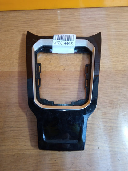 ✅VW T-ROC R-LINE 2018 CENTRE CONSOLE GEAR KNOB SURROUND COVER 2GA711456A A120 - Image 3