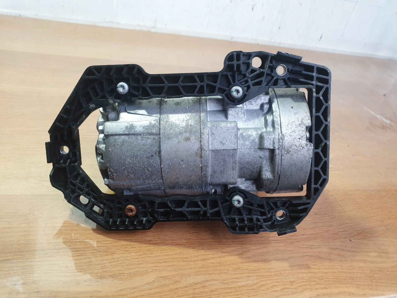 ebay-src:https://i.ebayimg.com/00/s/mtiwmfgxnjaw/z/8ykaaoswyizmtzk4/$_57.jpg